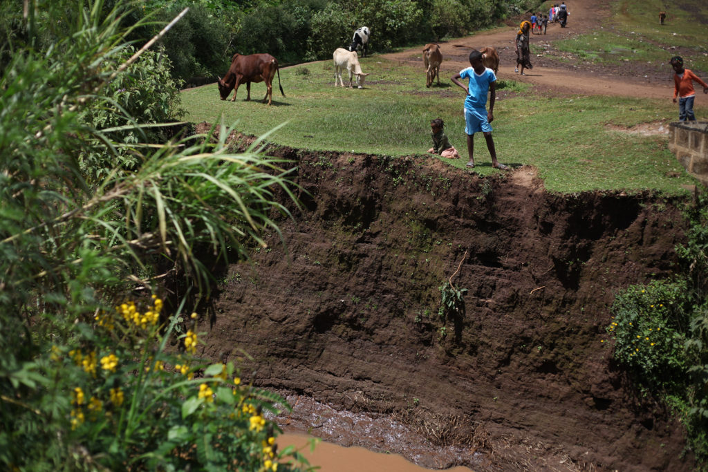 Community members of Areka, Ethiopia come out to enjoy a day on the Wyobo River